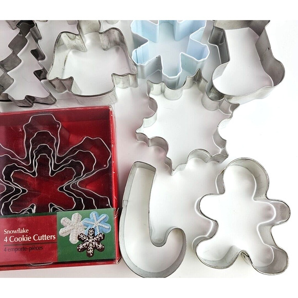 Vintage Christmas Cookie Cutters Metal Lot of 14 plus Wilton Box of 4 Snowflake - Picture 13 of 14